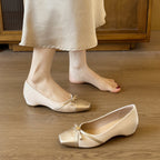 Damen Elegante Pumps mit floralem Schmuckdetail