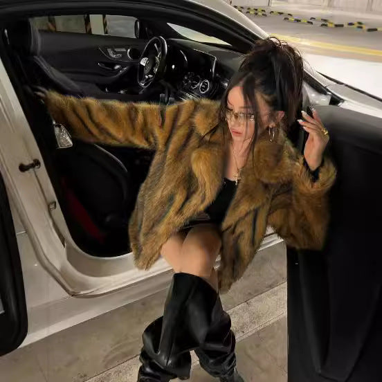 Damen Trendiger Kunstpelzjacke mit Tiermuster R&B