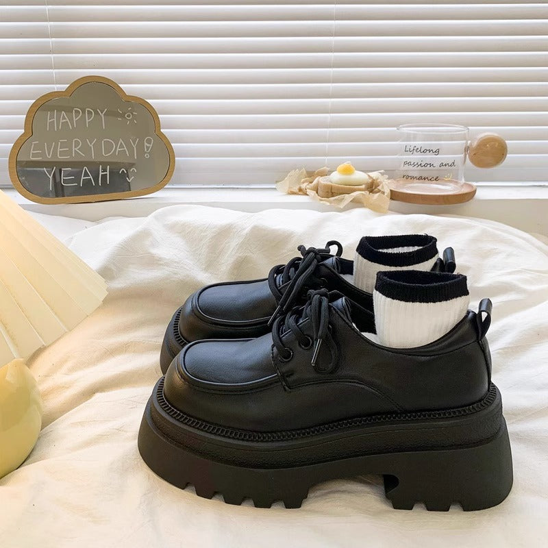 Damen Plateau-Sneaker mit robustem Sohlenprofil und stilvollem Design R&B