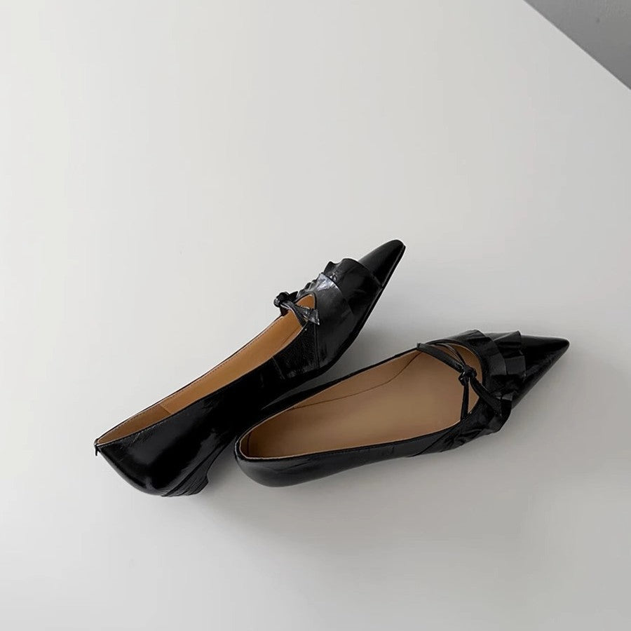 Damen Pumps mit verspieltem Rüschen-Design und schmaler Zehenpartie