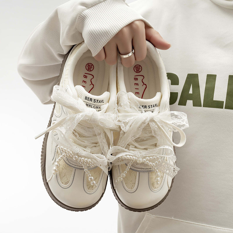 Damen Sportliche Sneaker mit floralen Details und feiner Spitze R&B