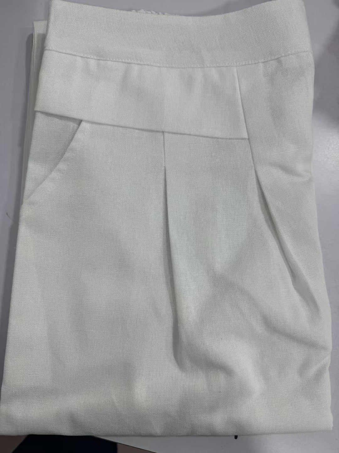 Damen Weit geschnittene Leinenhose mit hohem Bund und eleganten Falten R&B