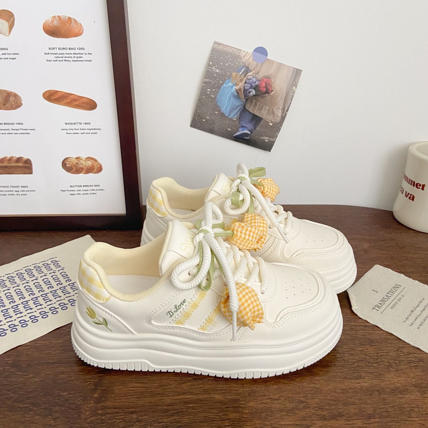 Damen Modische Sneakers mit verspielten Karomuster und komfortablen Schnürdetails