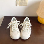 Damen Sneakers mit modernen Stern-Applikationen und komfortabler Plateausohle R&B