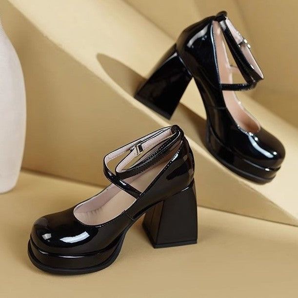 Damen elegante Hochglanz-Pumps mit verstellbarem Riemen und stabiler Sohle R&B