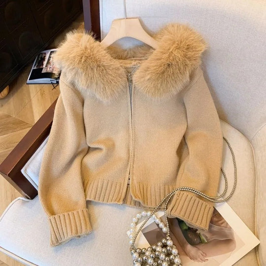 Damen Strickjacke mit abnehmbarer Kunstfellkapuze und enganliegendem Schnitt R&B