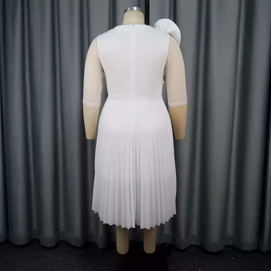 Damen elegantes Plissee-Kleid mit asymmetrischem Design und floralen Akzent R&B