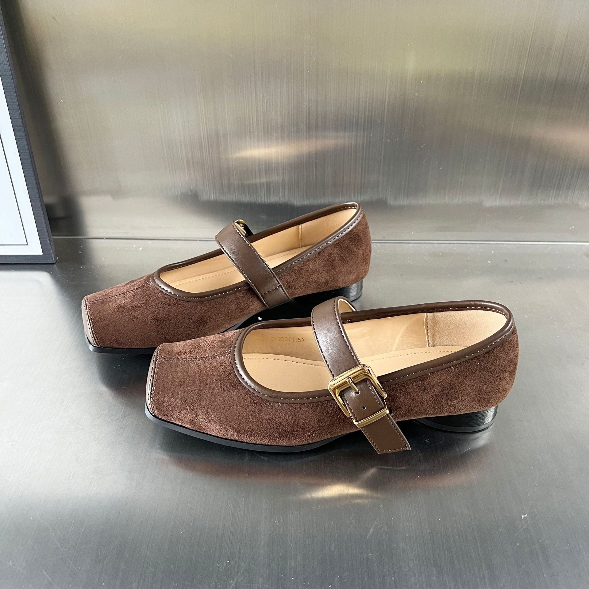 Damen elegante Slipper mit modischer Riemenverzierung und hochwertiger Veloursoberfläche R&B
