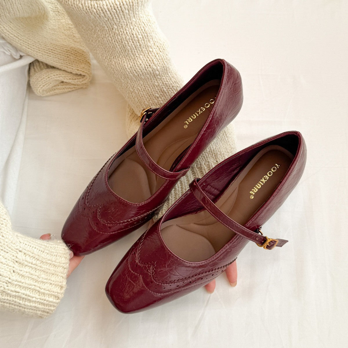 Damen elegante Ballerinas mit verstellbarem Riemen und feiner Brogue-Prägung R&B
