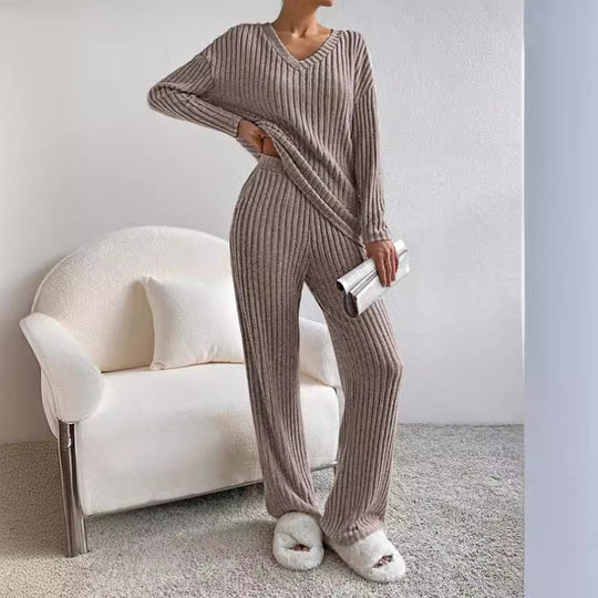 Damen Strickanzug mit V-Ausschnitt und feinem Rippdesign R&B