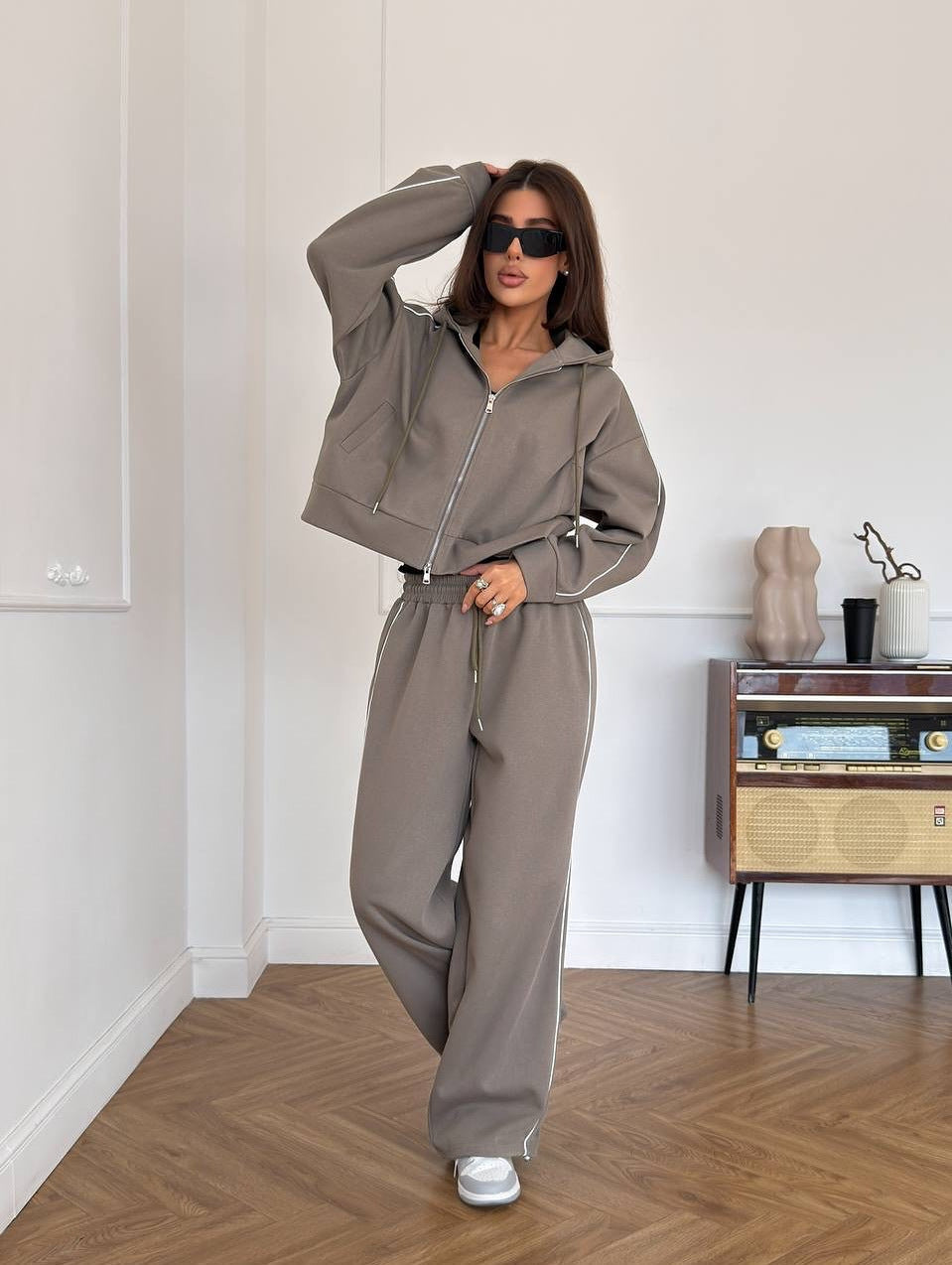 Damen sportliches Freizeit-Set aus trendigem Hoodie und weitem Stoffhose R&B