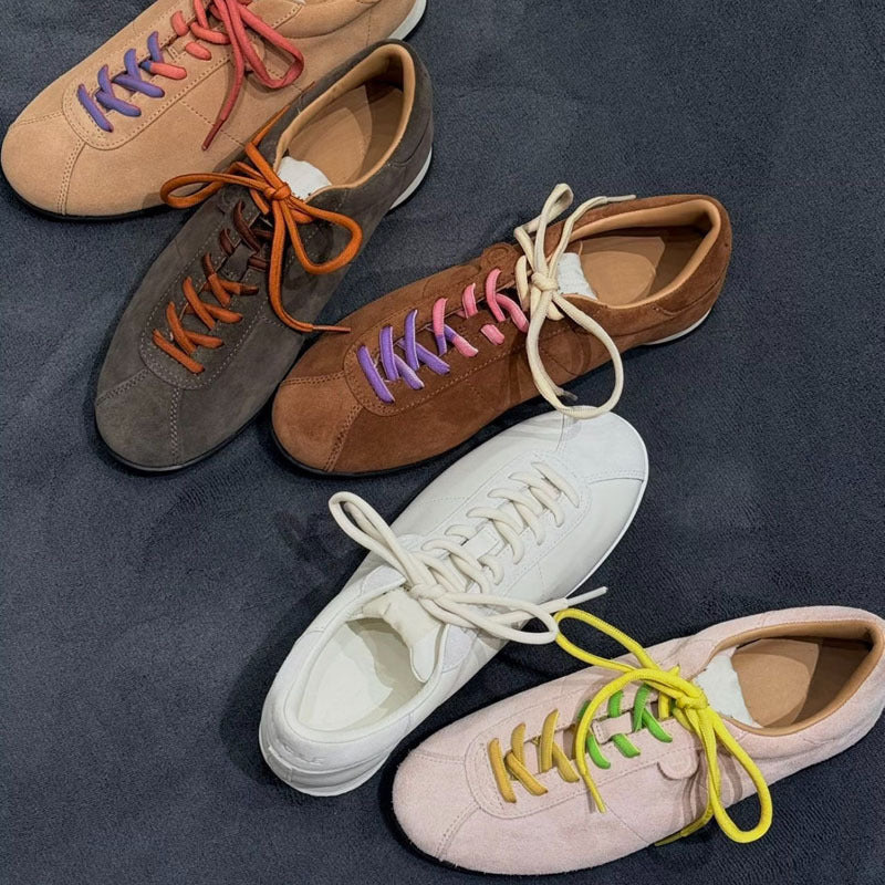 Damen modische Suede Sneakers mit farbigen Schnürsenkeln