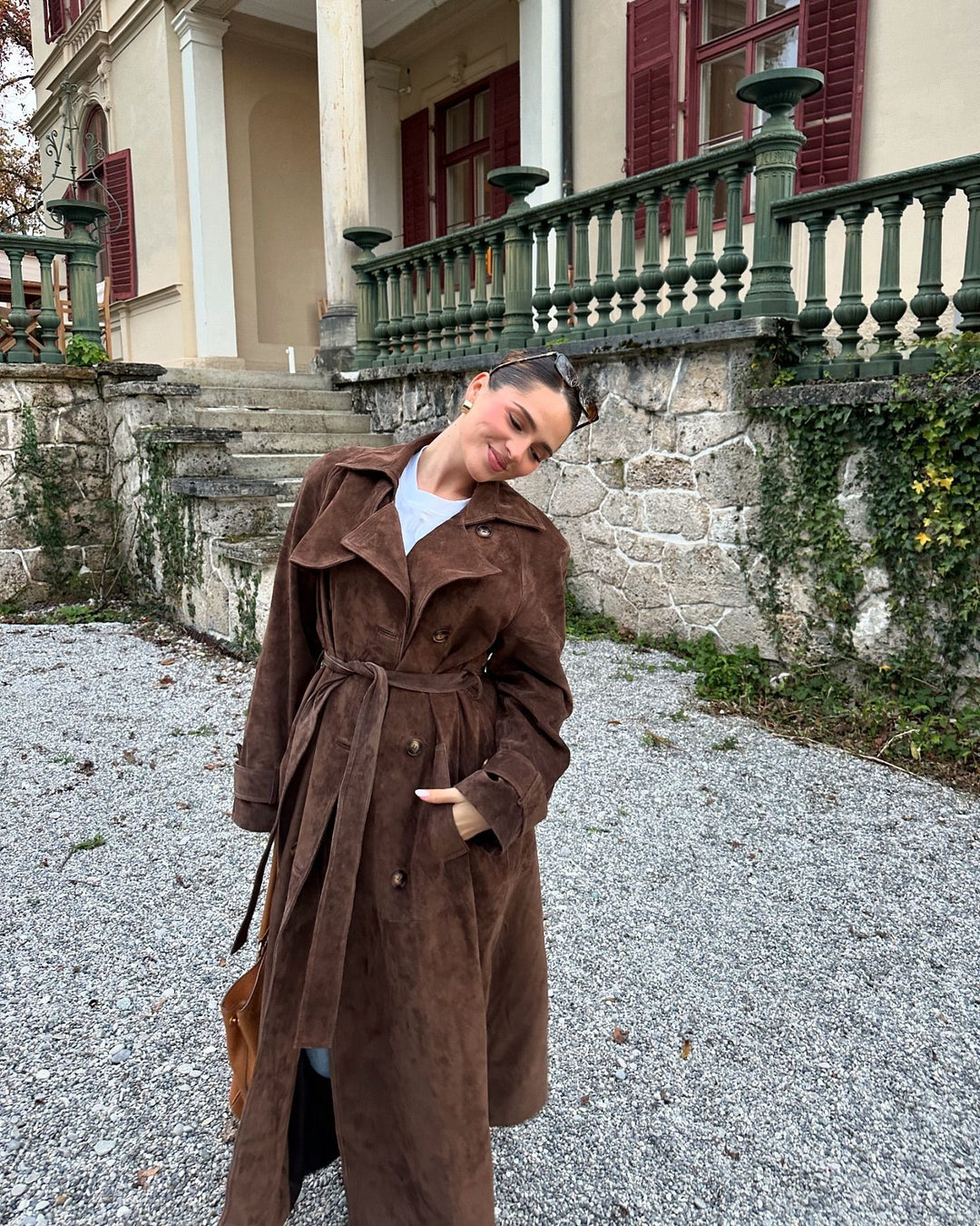 Damen Suede Trenchcoat mit Gürtel und eleganten Knopfdetails R&B