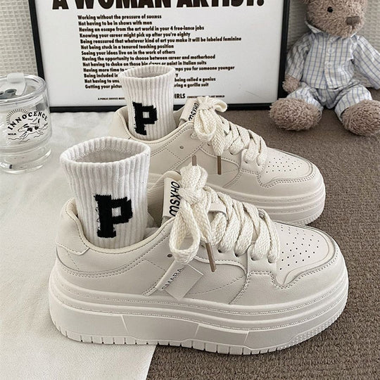 Damen Sneakers mit dicker Laufsohle und modischen Details R&B