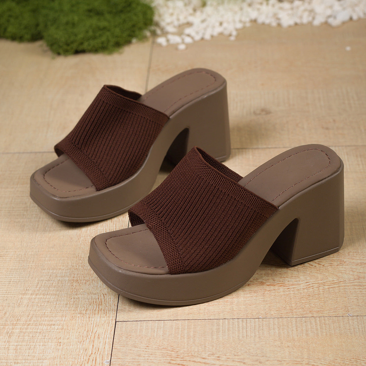 Damen Plateau-Pantoletten mit R&Brnem Riemendesign und komfortabler Sohle R&B