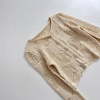 Damen Strickjacke mit filigranem Lochmuster und dekorativen Knöpfen R&B