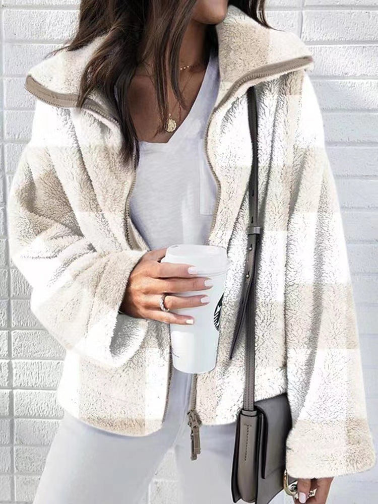 Damen kuschelige Fleecejacke mit Karomuster und hohem Kragen