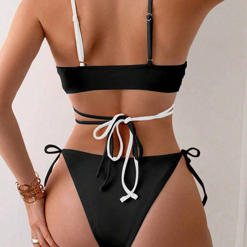 Damen Triangel-Bikini mit innovativem Schnitt und raffinierten Kordeldetails
