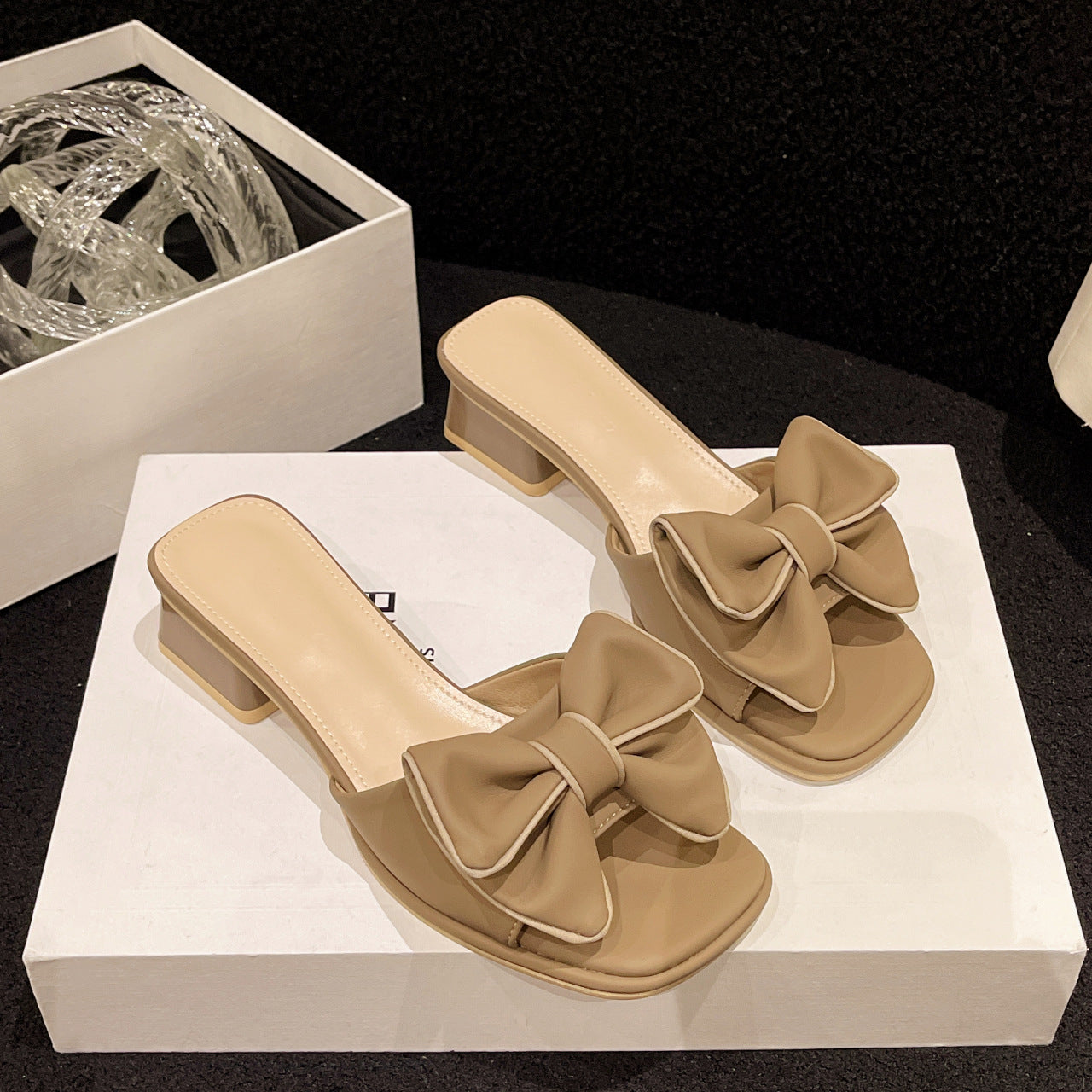 Damen modische Riemensandalen mit großen Schleifen von EB
