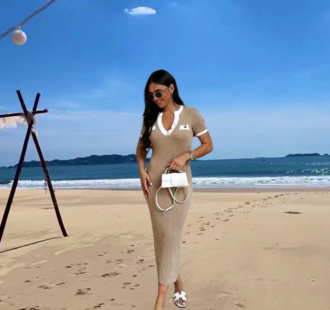 Damen Elegantes, figurbetontes Maxikleid mit modernen Knopfdetails und seitlichem Schlitz R&B