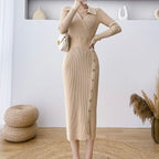 Damen Strickkleid mit Knopfdetail und elegantem V-Ausschnitt