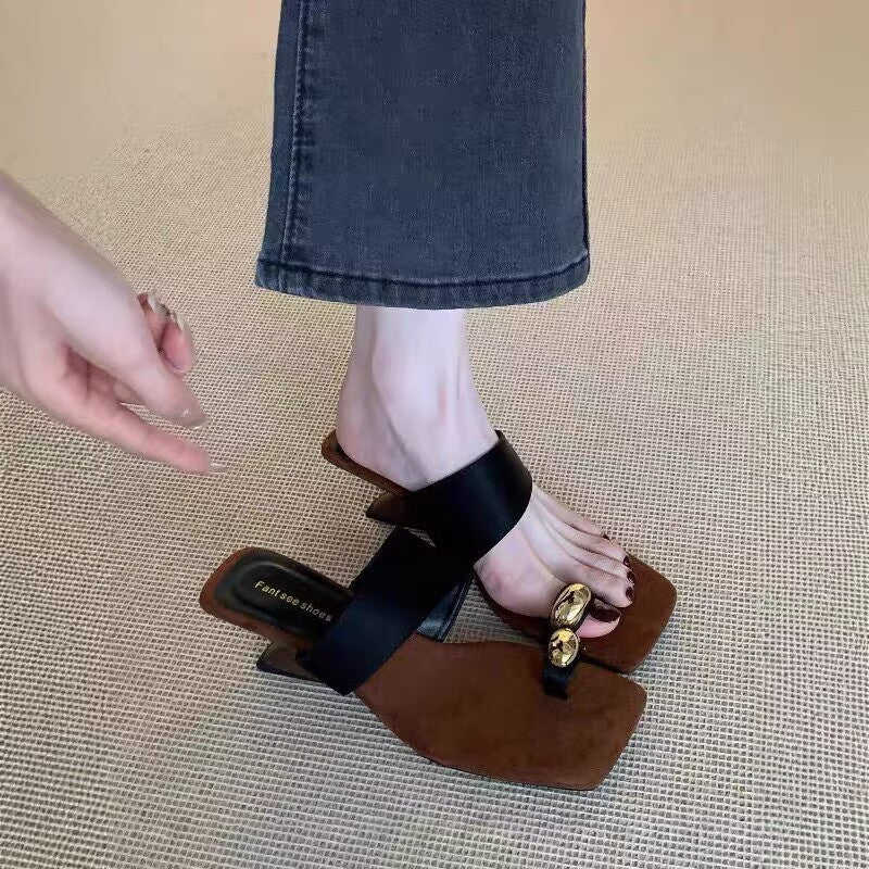 Damen Elegante Sandalen mit dekorativem Goldakzent und komfortablem Fußbett R&B