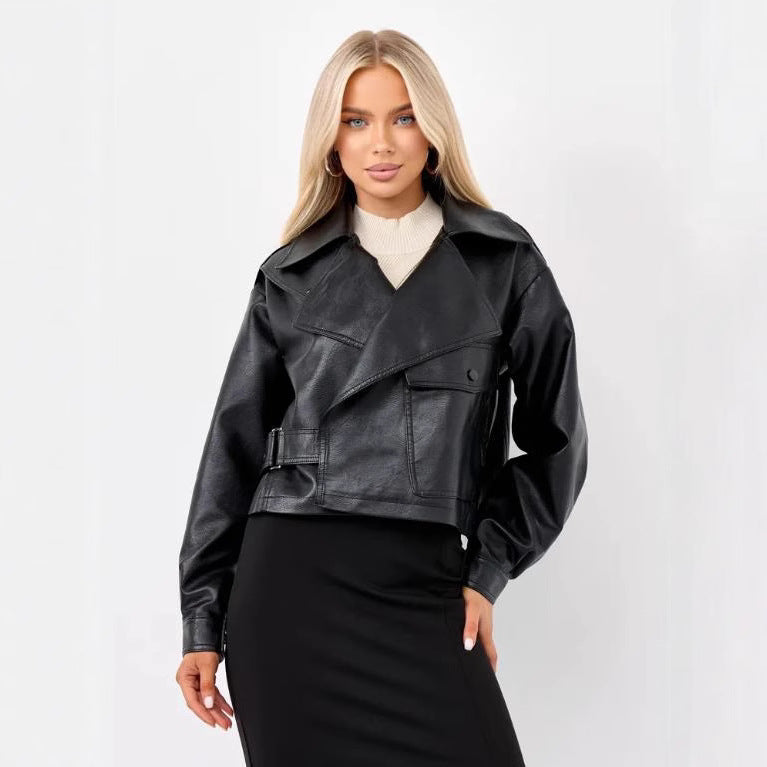 Damen Cropped Bikerjacke aus Kunstleder mit oversized Schnitt und strukturierten Details R&B