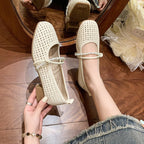 Damen Komfortable Ballerinas mit feinem Riemen und zierlichem Schmuckdetail