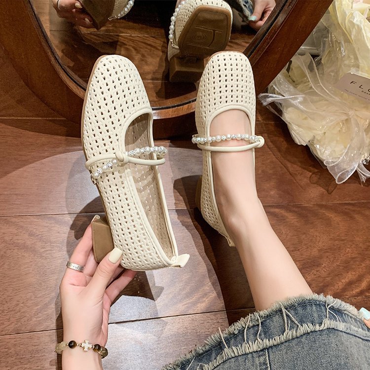 Damen Komfortable Ballerinas mit feinem Riemen und zierlichem Schmuckdetail