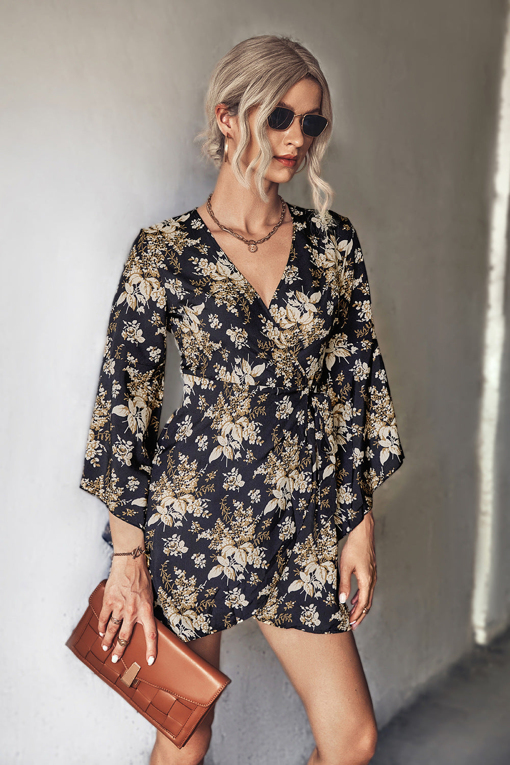 Damen Wickelkleid mit voluminösen Ärmeln und floralem Print R&B