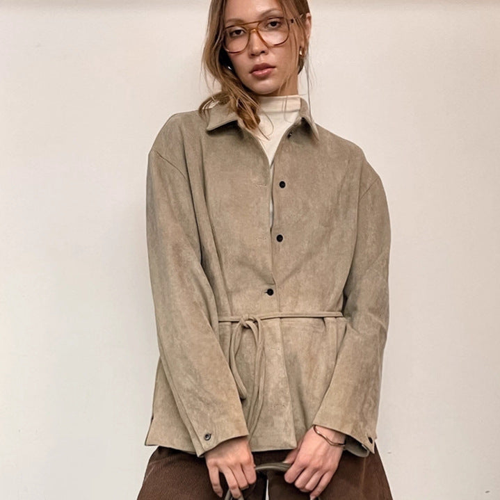 Damen Suede Jacke mit Taillengürtel und feinen Knopfdetails R&B