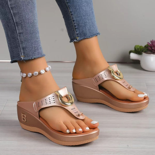 Damen Wedge-Sandalen mit dekorativem Ring-Detail R&B