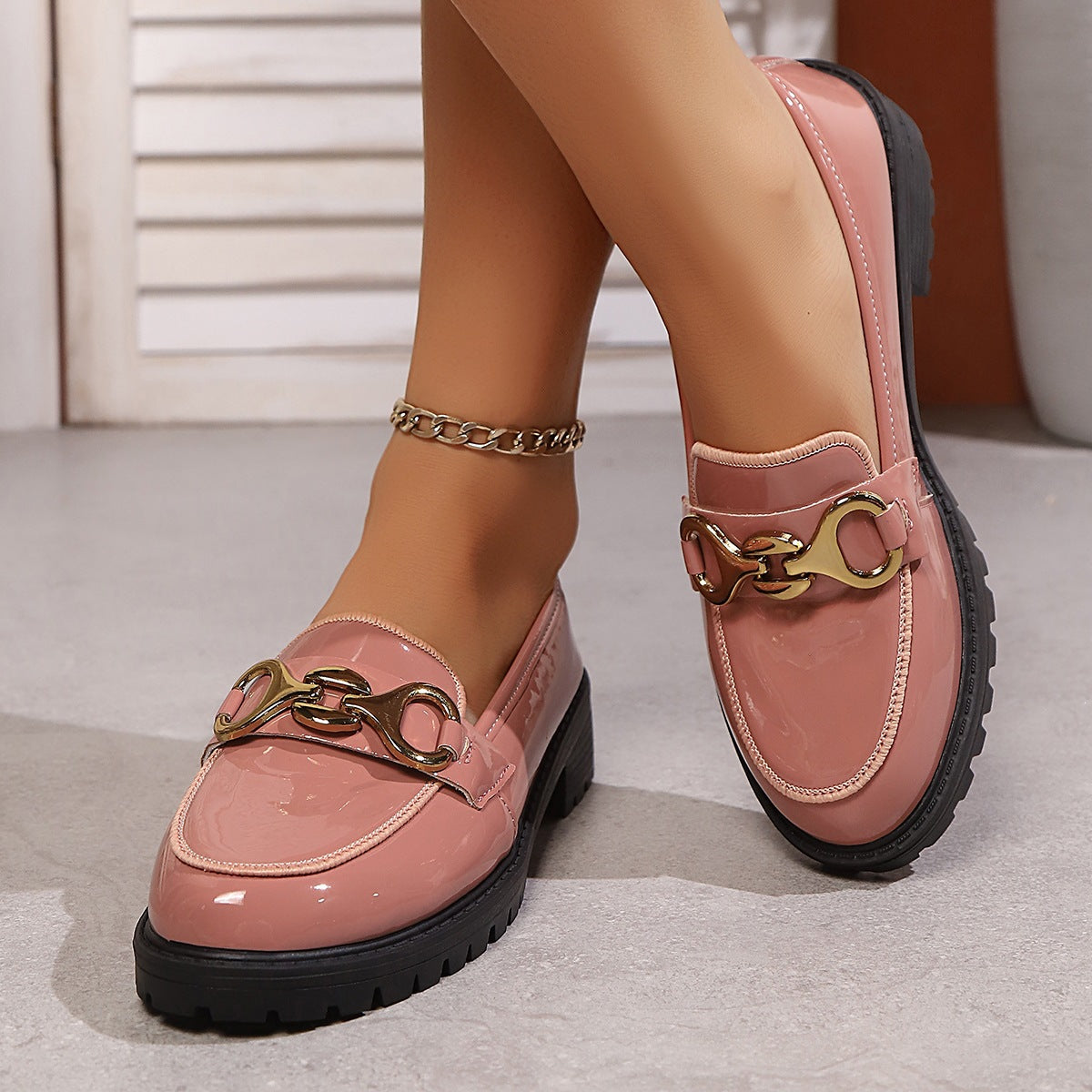 Damen Trendige und komfortable Loafers mit glänzender Oberflächenbeschaffenheit R&B