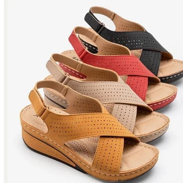 Damen Wedge-Sandalen mit durchbrochenem Design und verstellbarem Riemen R&B