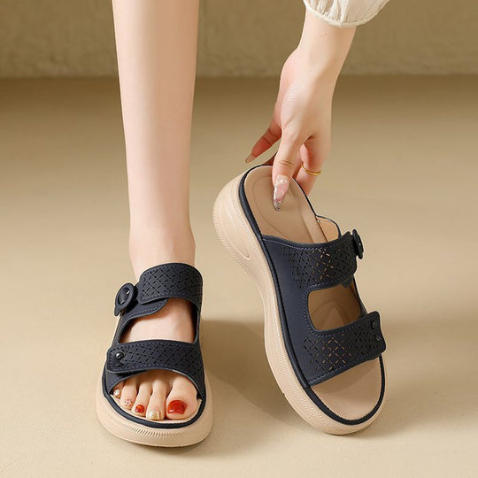 Damen Bequeme und modische Riemensandalen mit perforierten Details R&B