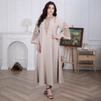 Damen Elegantes Langkleid mit traditionellem Muster und bestickten Ärmeln R&B
