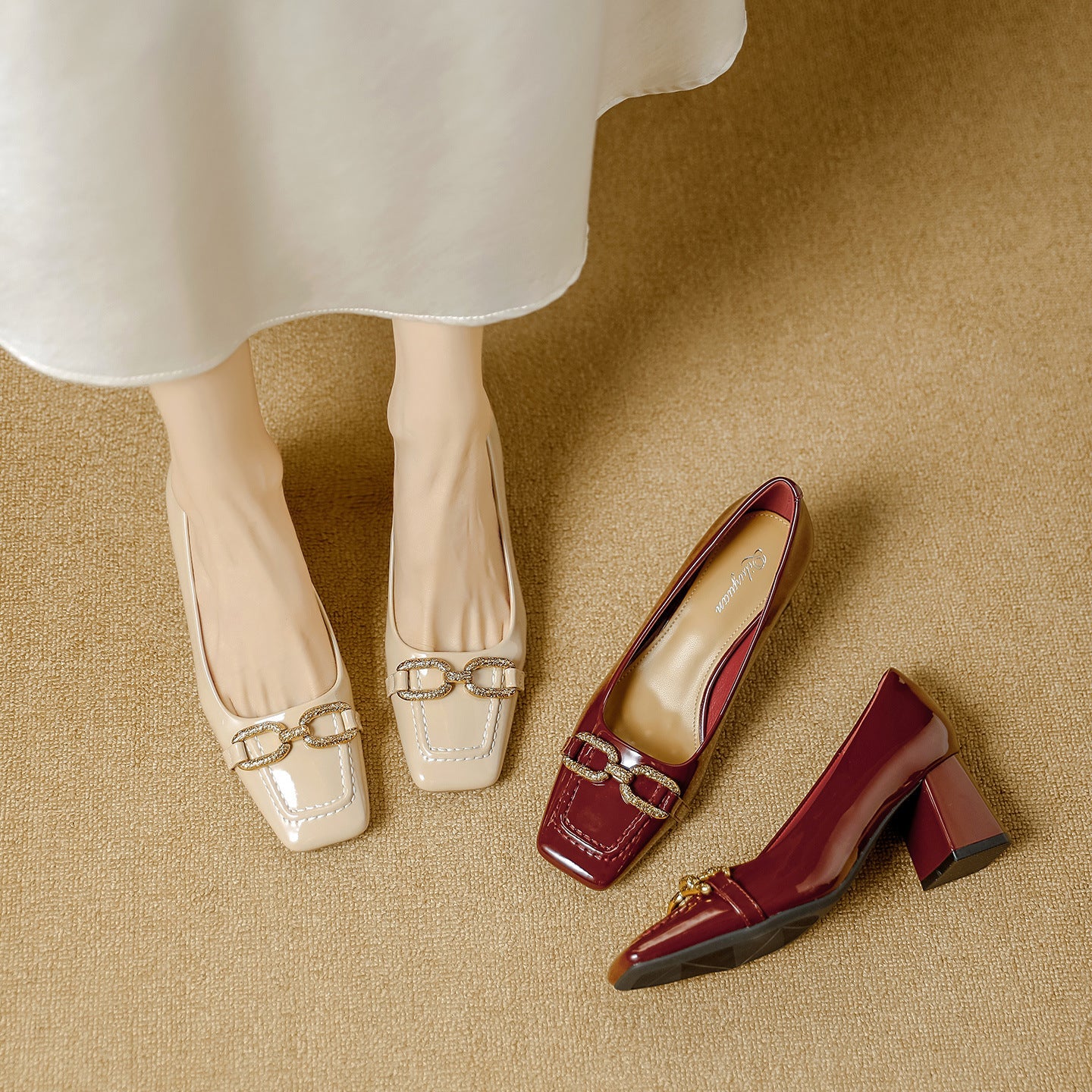 Damen elegante Blockabsatzpumps mit dekorativem Kettendesign
