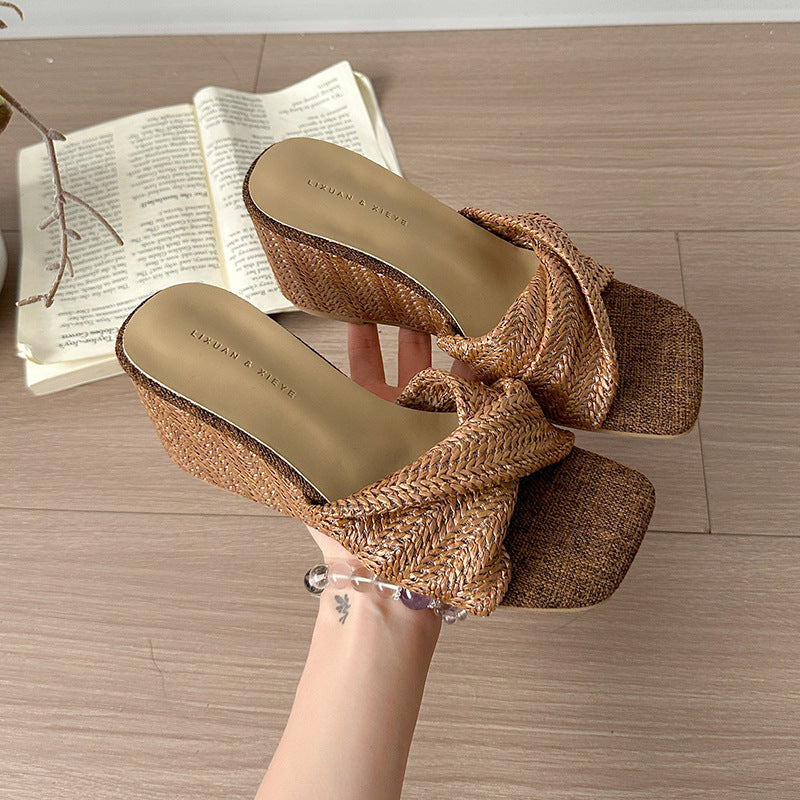 Damen Elegante und komfortable Wedgesandalen mit modischem Knöchelriemen EB