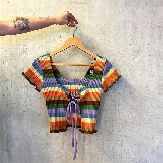 Damen figurbetontes Crop-Top mit modischen Streifen und Rüschendetails R&B