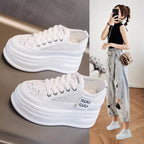 Damen Chunky Plateausneaker mit atmungsaktiver Mesh-Oberfläche und modischer Schnürung