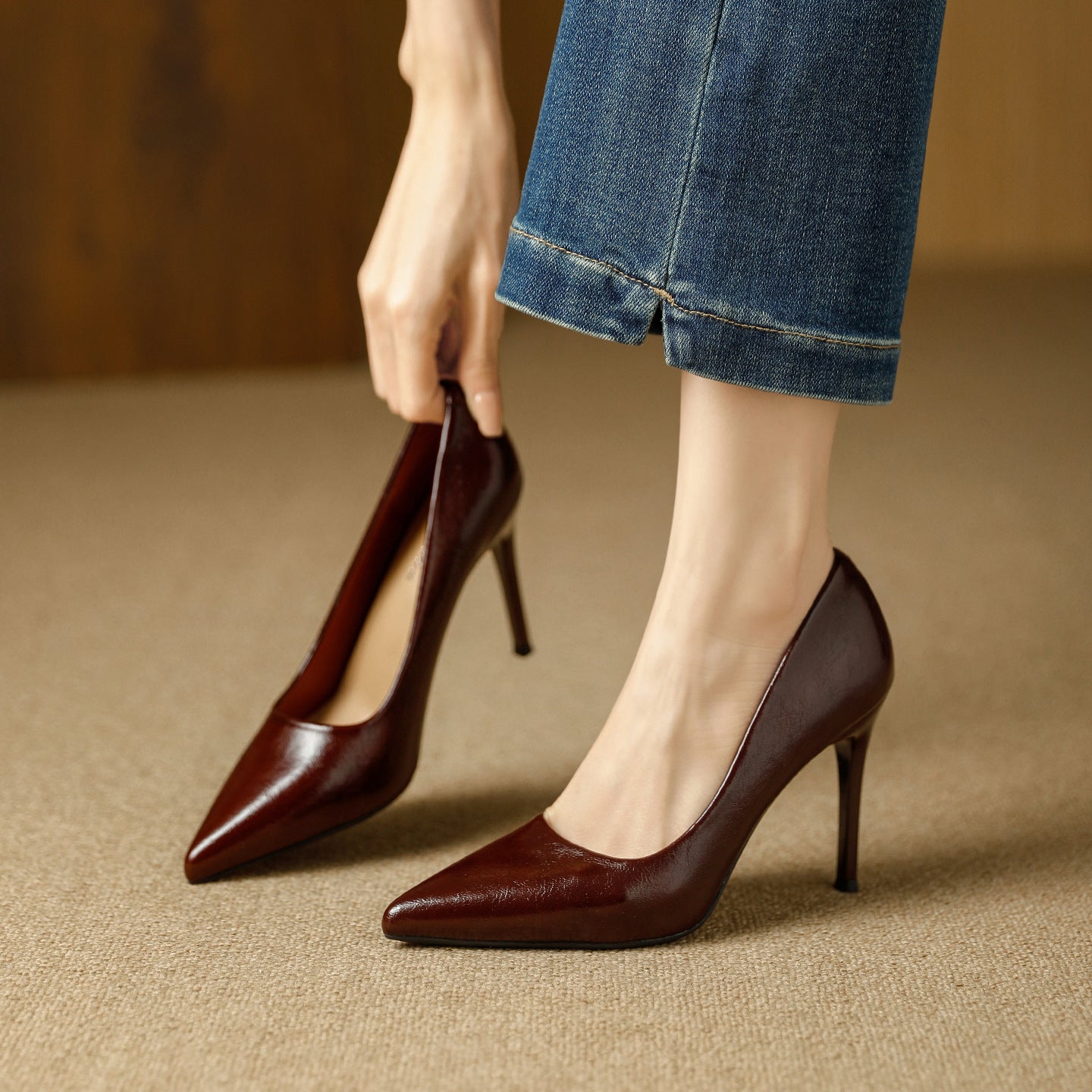 Damen elegante spitze Pumps mit hochwertiger Lederoberfläche
