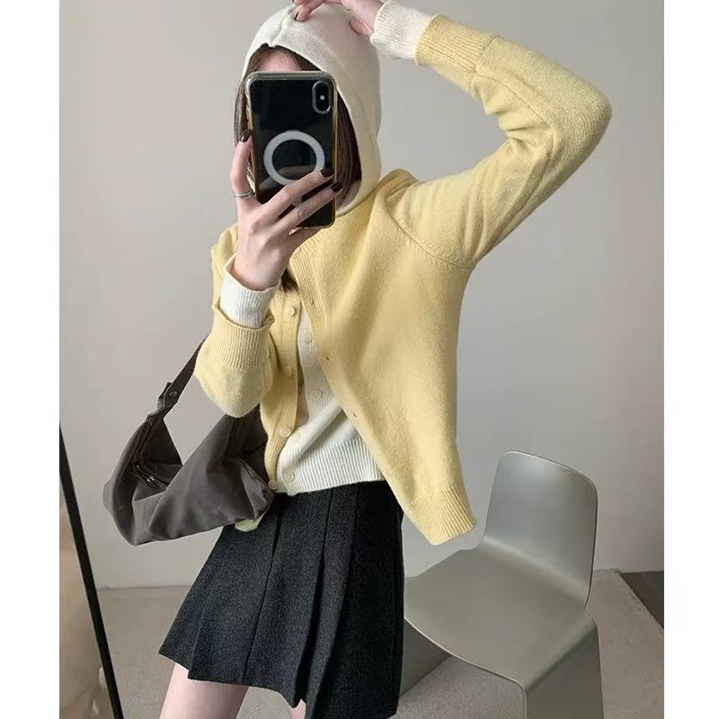 Damen Kuscheliger Cardigan mit Kapuze und Knopfdesign R&B
