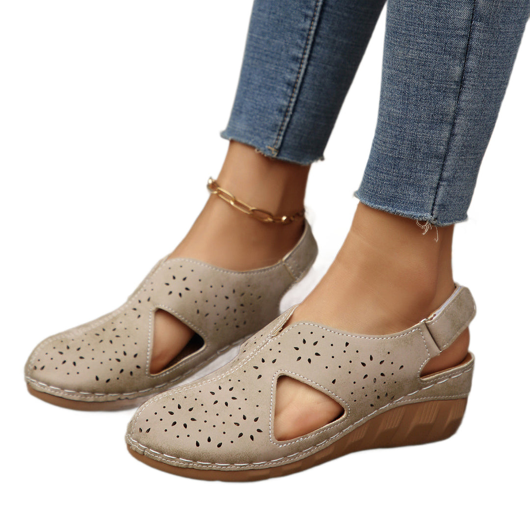 Damen Bequeme und elegante Sandalen mit luftigen Ausschnitten R&B