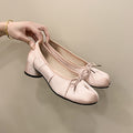 Damen Ballerinas mit einem zierlichen Schleifendesign und elegantem Blockabsatz R&B