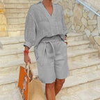 Damen lässiges Sommer-Outfit mit weitem Oberteil und Shorts