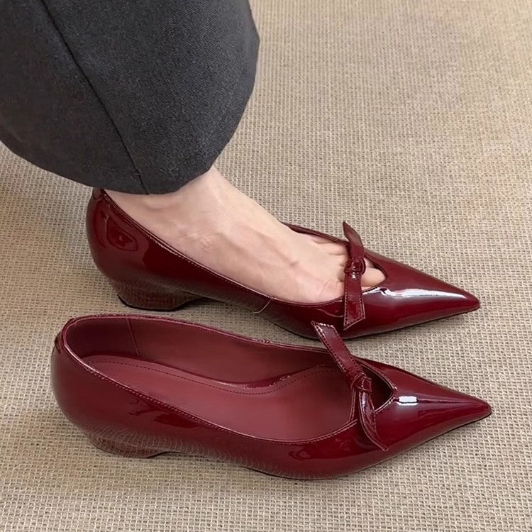 Damen spitze Pumps mit elegantem Schleifendetail und glänzender Oberfläche