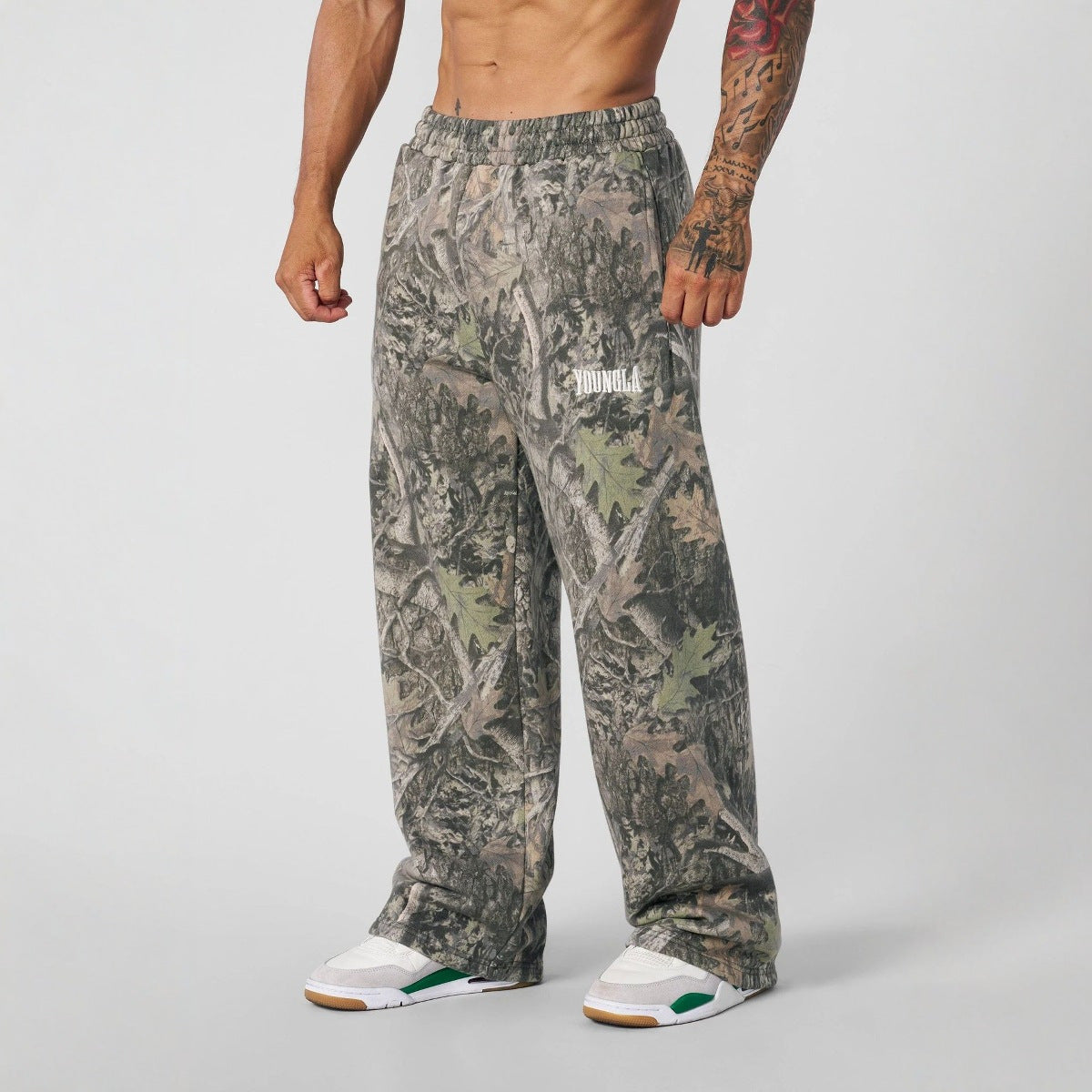 Herren nan weite Camouflage-Jogginghose mit elastischem Komfortbund und Oberschenkel-Logo R&B