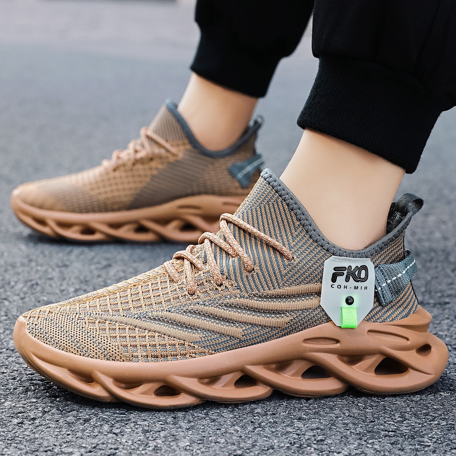 Damen Sportliche Knit-Sneaker mit elastischem Halt und dämpfender Sohle R&B