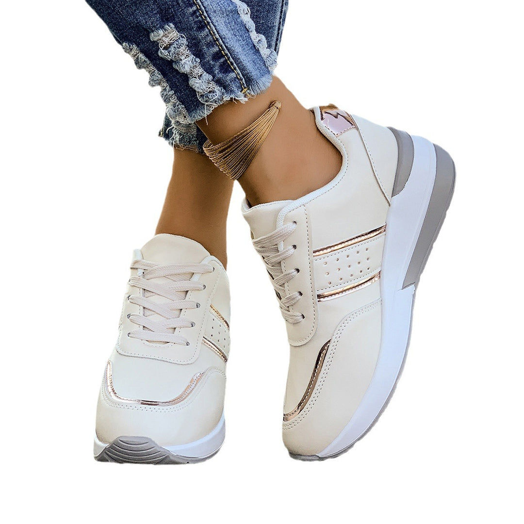 Damen nan City-Sneaker mit gedämpfter Keilsohle, gepolstertem Komfortfußbett und eleganten Metallic-Details R&B