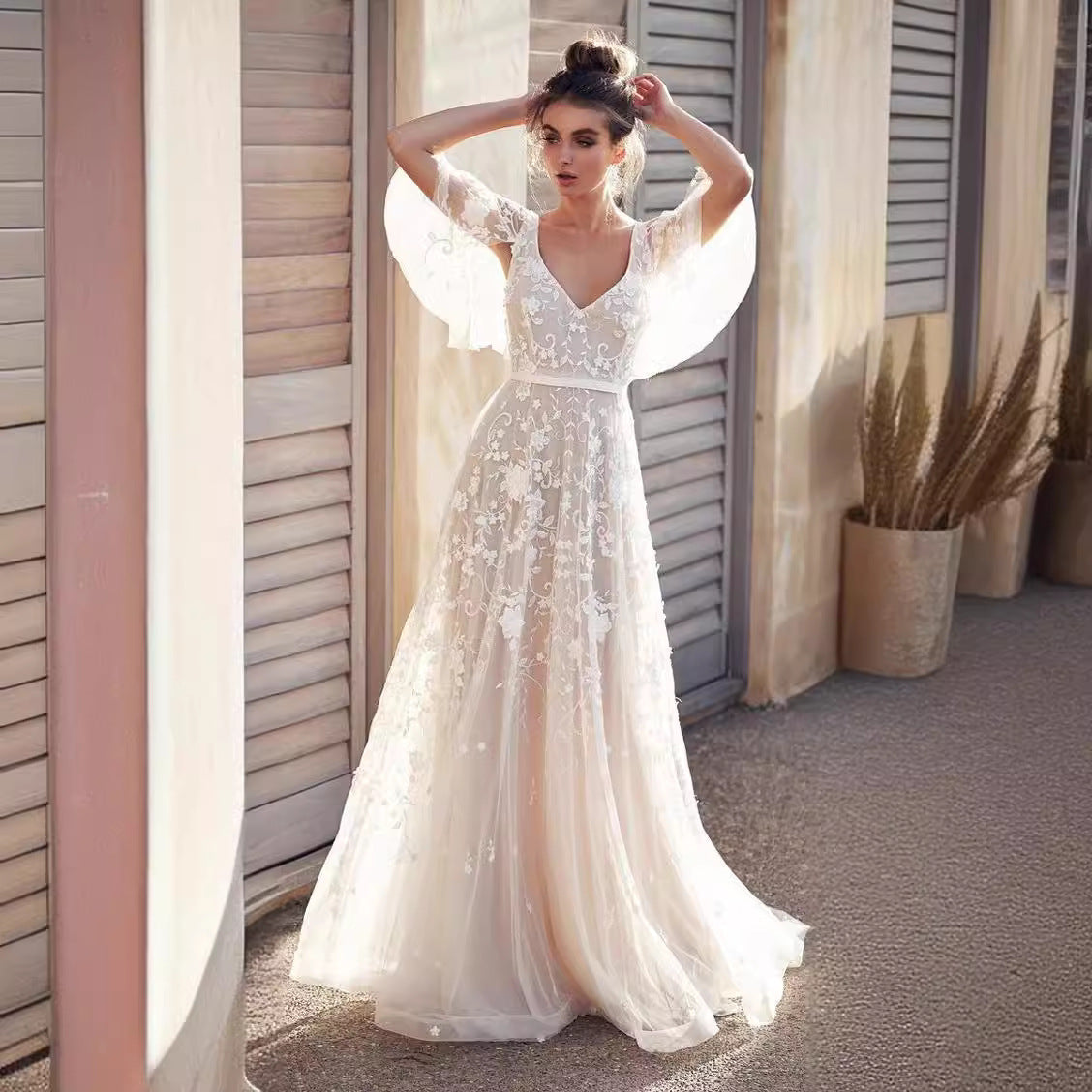 Damen Elegantes Maxikleid mit floralem Spitzenmuster und sanften Ärmeln R&B